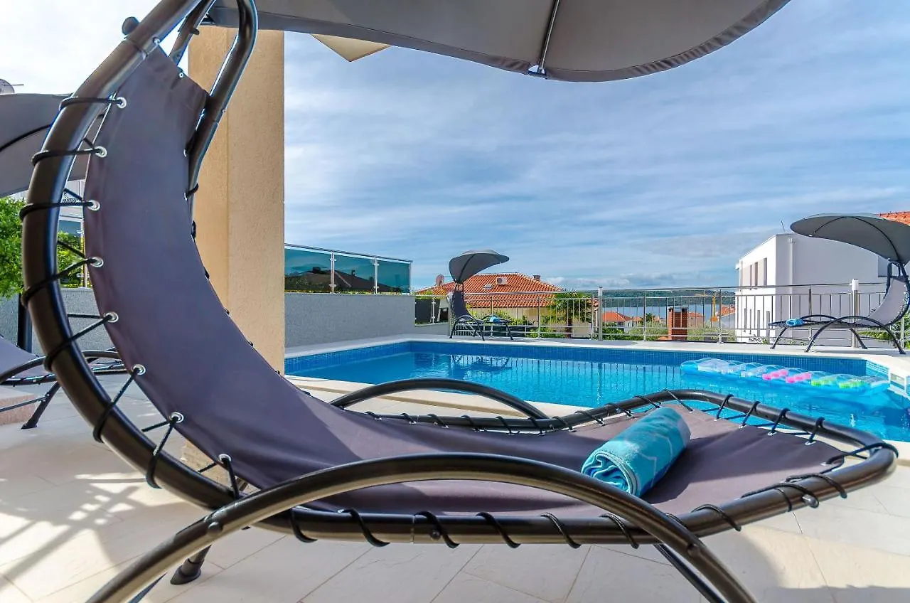 Villa Urban Trogir 0*,